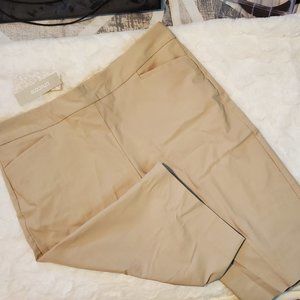 🌟🏝️ Chico's NWT Beige Bermuda Shorts - Size 2.5 - Summer Chic! 🏝️🌟